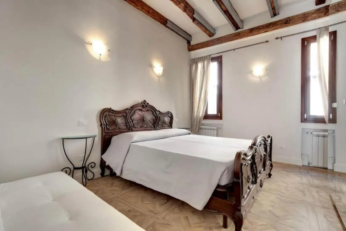 Venice Traditional Home With Terrace 0*,