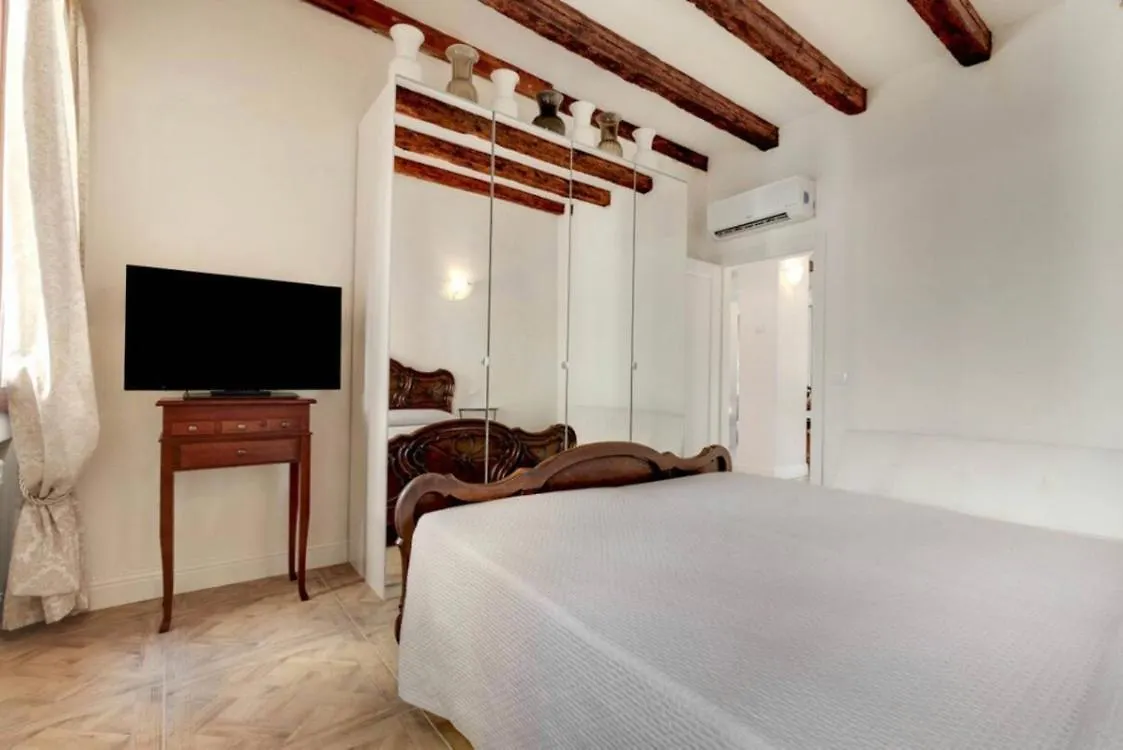 Venice Traditional Home With Terrace Apartmán
