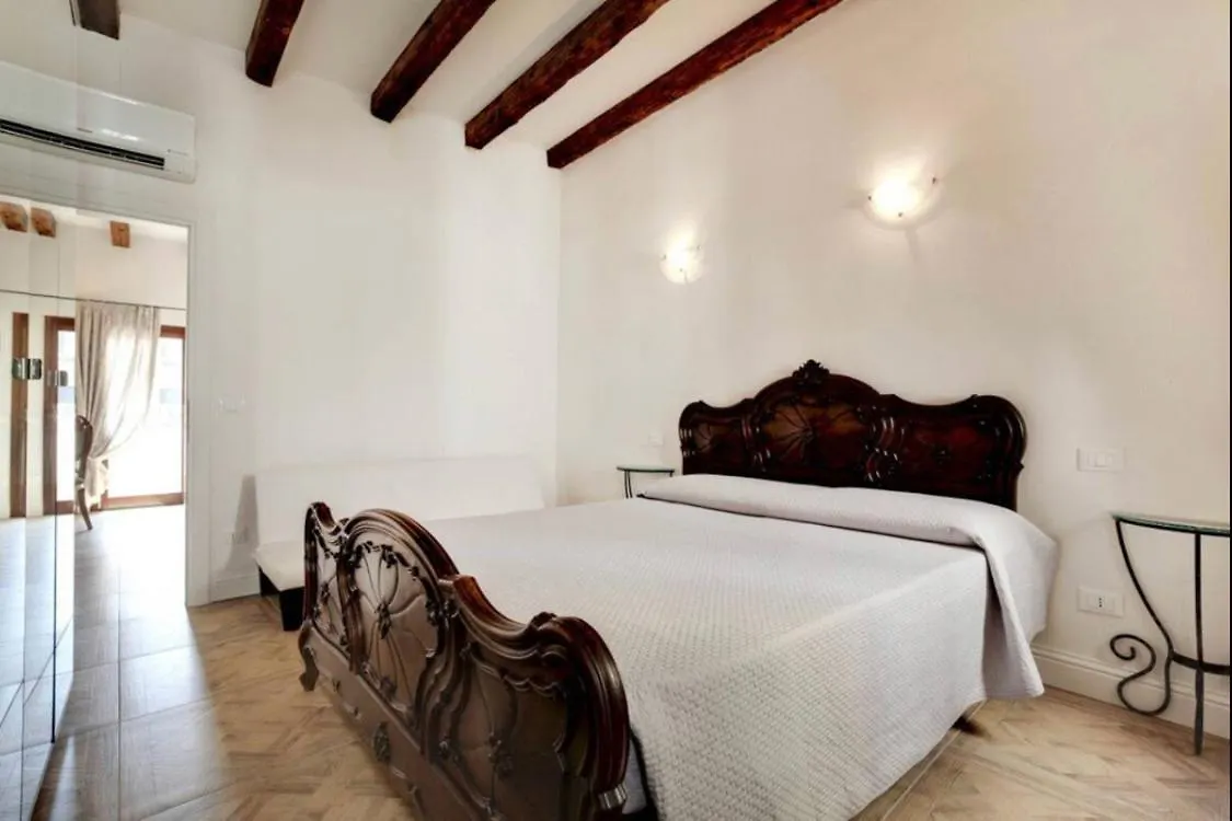 Venice Traditional Home With Terrace 0*,